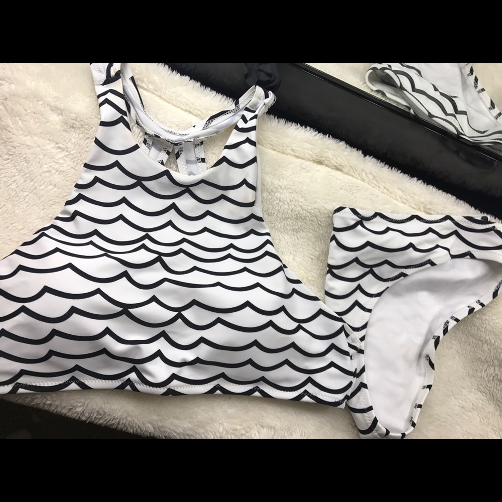 Black & white patterned bikini